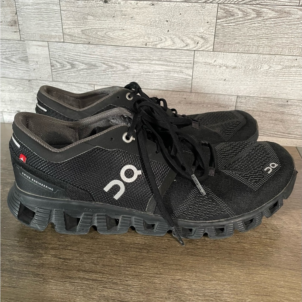 Womens On running training shoes